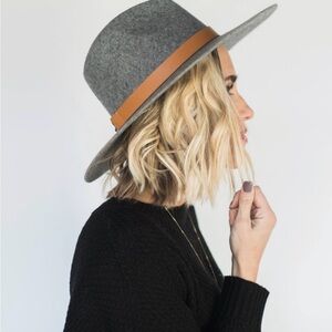 Gigi Pip Scottie Wide Brim w/ tan leather hat band